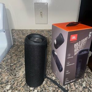 JBL Flip 6 Bluetooth Speaker - Black